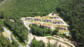 Evergreen Tale Apartman F2, Tále